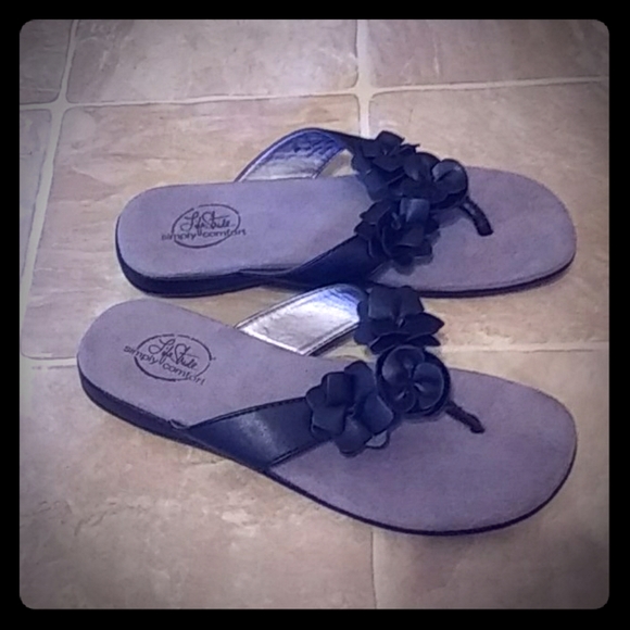 Life Stride Shoes - 💞Black flowered sandals 💞